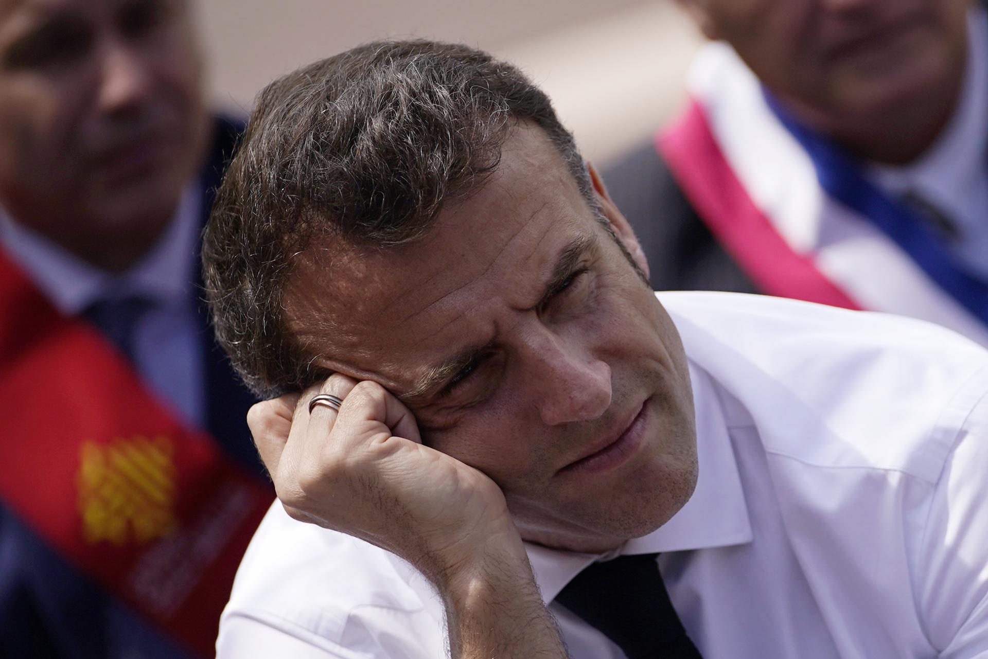 Emmanuel Macron, totalmente desbordado por los incidentes en Francia