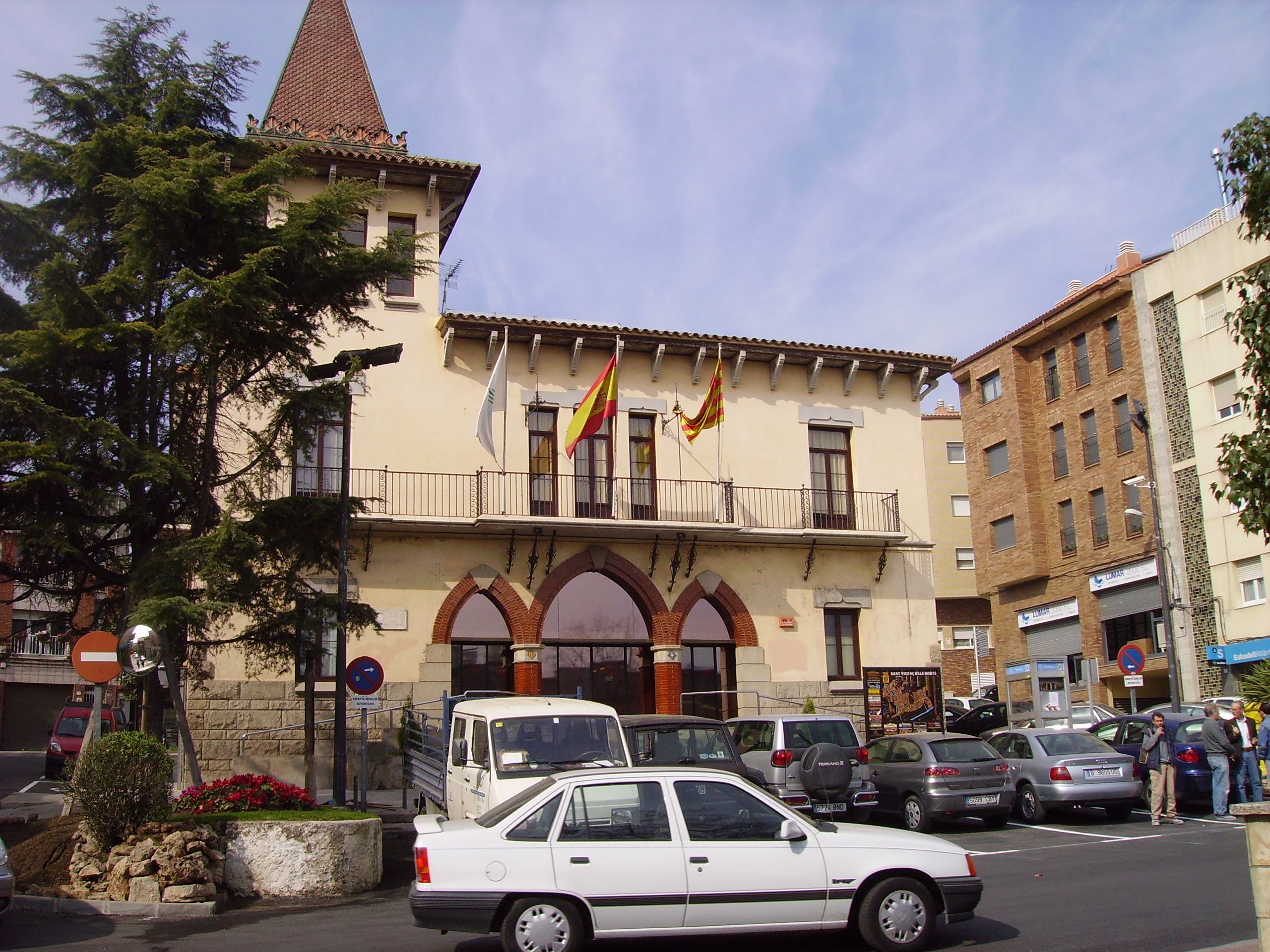 Una sentència obliga Sant Vicenç dels Horts a penjar la bandera espanyola