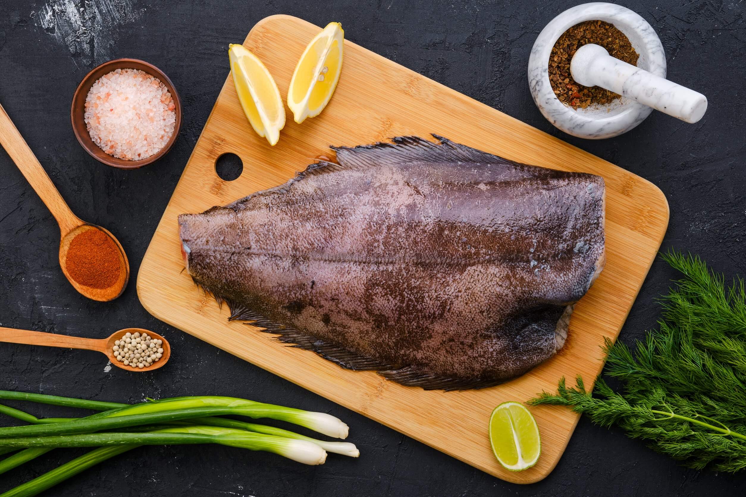 Descobreix els grans (i desconeguts) secrets del turbot, el peix més cobejat