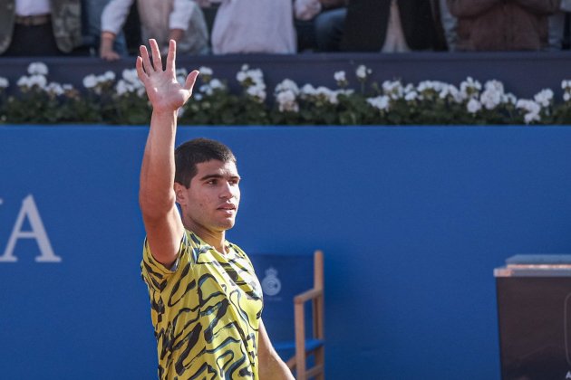 Carlos Alcaraz saludando Barcelona Open Banc Sabadell / Foto: Carlos Baglietto