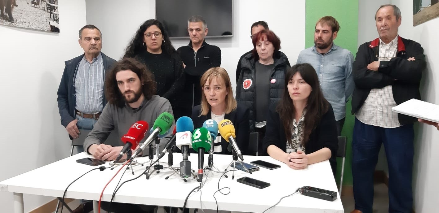 Xou de Podemos a Astúries amb militants atrinxerats a la seu del partit