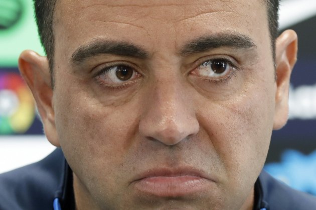 Xavi Hernández enfadado rueda de prensa / Foto: EFE - Andreu Dalmau Xavi Hernández enfadado rueda de prensa / Foto: EFE - Andreu Dalmau