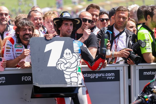 Alex Rins celebra triunfo GP de las Américas / Foto: EFE - Adam Davis