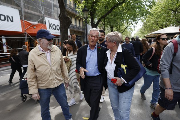 Xavier Trias, candidat a l'alcaldia de Barcelona, passejant per Sant Jordi 2023. Foto: Montse Giralt Xavier Trias, candidat a l'alcaldia de Barcelona, passejant per Sant Jordi 2023. Foto: Montse Giralt
