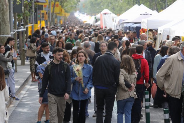 Passeig de Gracia amb Diagonal Sant Jordi 2023 (3). Foto: Eva Parey Passeig de Gracia amb Diagonal Sant Jordi 2023 (3). Foto: Eva Parey