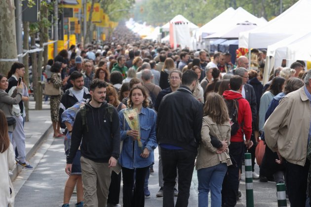 Passeig de Gracia amb Diagonal Sant Jordi 2023 (3). Foto: Eva Parey