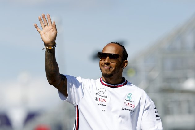 Lewis Hamilton saluda públic en Austràlia / Foto: Europa Press