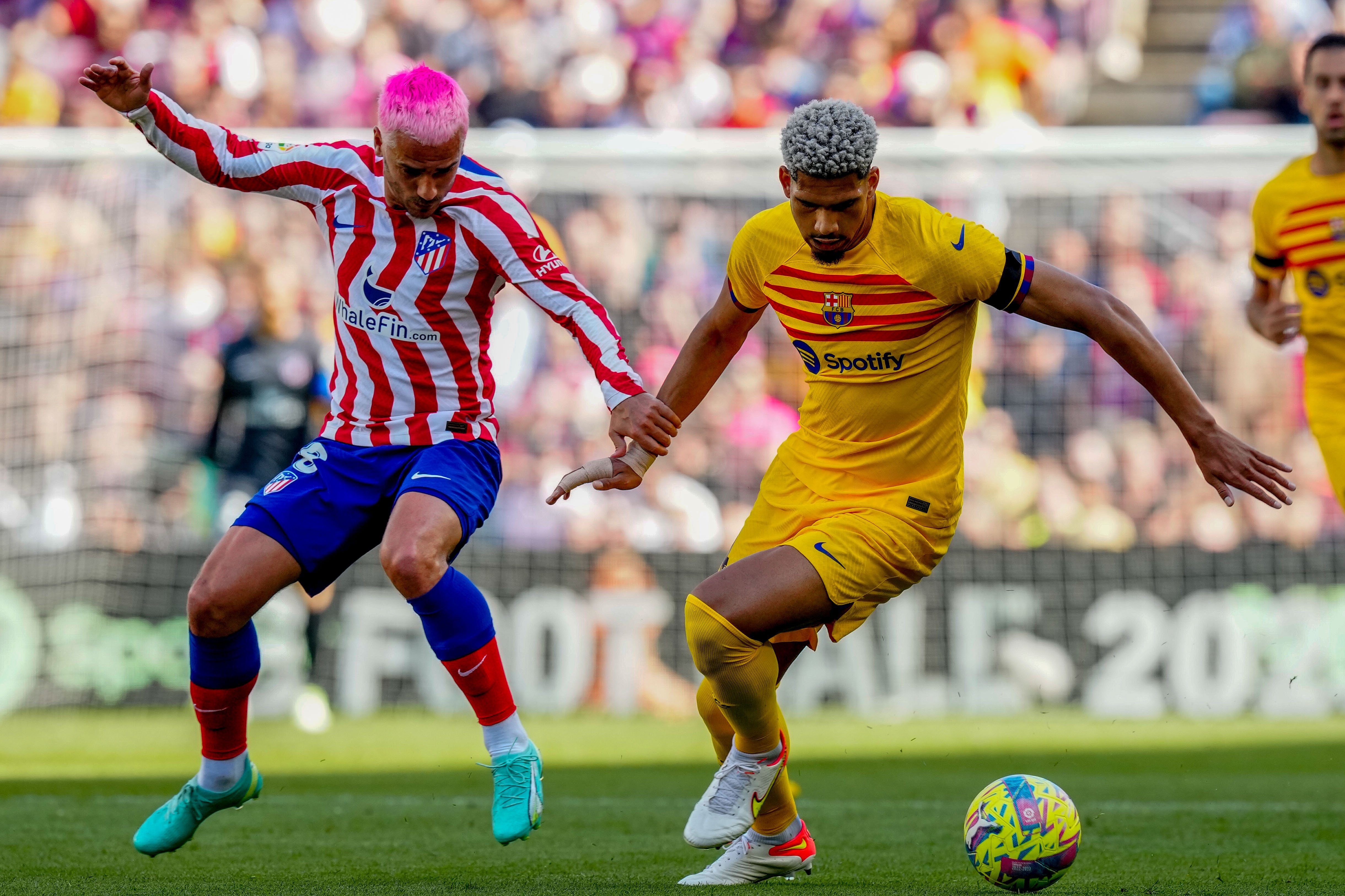 Griezmann té 2 negociacions obertes en la Premier League que frenen la renovació