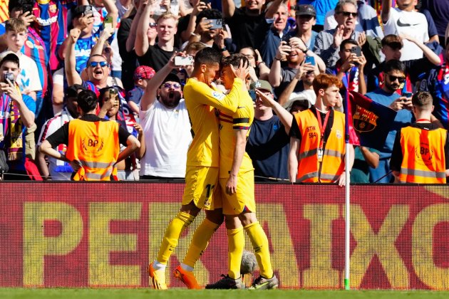 Ferran Torres i Gavi celebrant un gol davant de l'Atletico de Madird / Foto: EFE