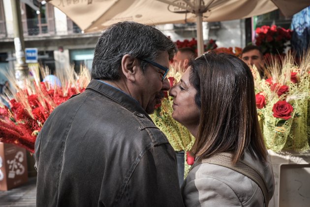 Sant Jordi 2023 roses llibres autors ambient Barcelona / Foto: Carlos Baglietto