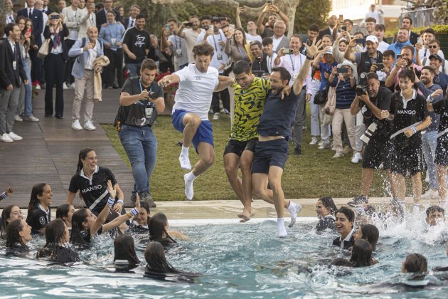 Carlos Alcaraz piscina Barcelona Open Banc Sabadell 2023 / Foto: Montse Giralt