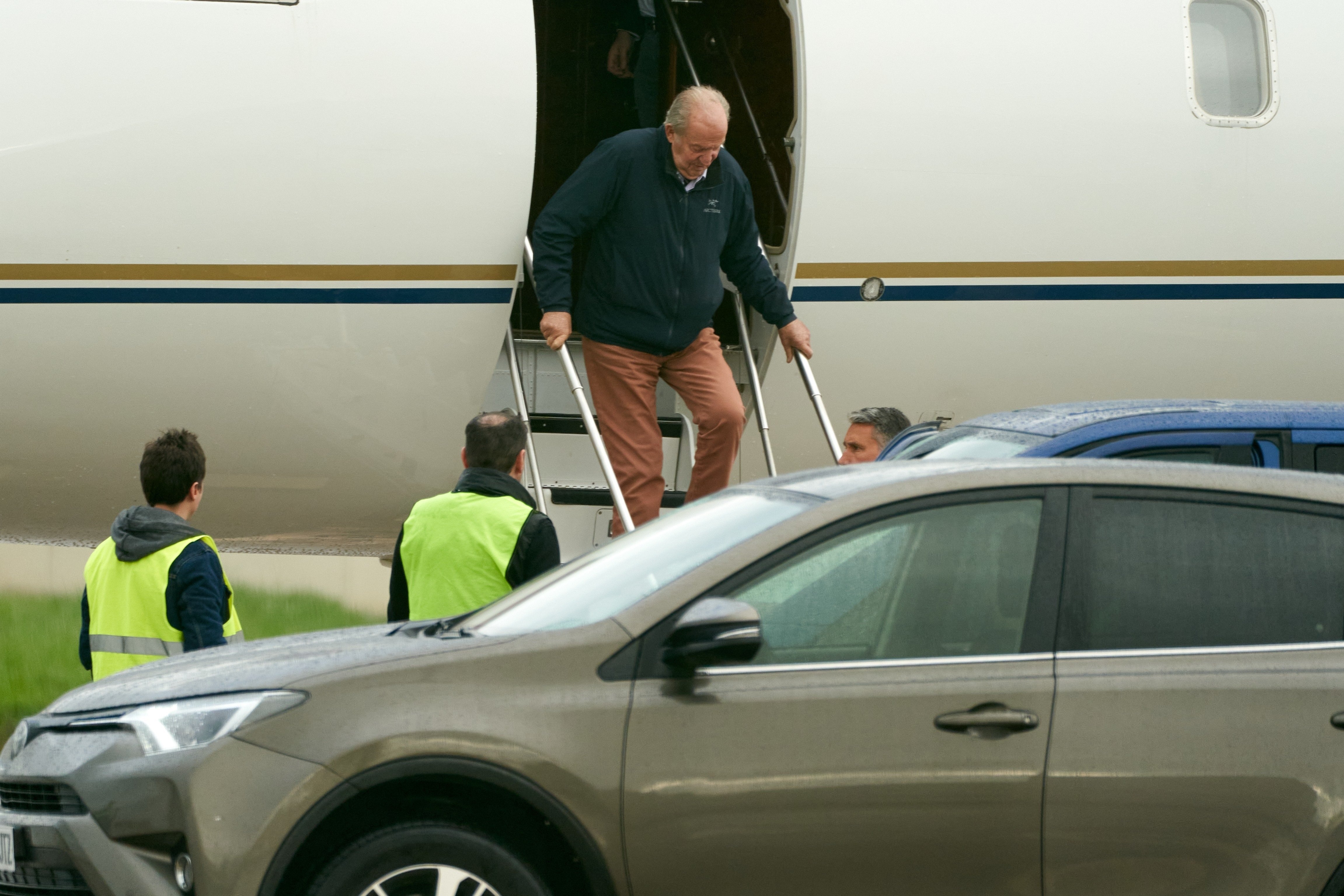 El rey emérito Juan Carlos I abandona Galicia después de cinco días en Sanxenxo y aterriza en Vitoria