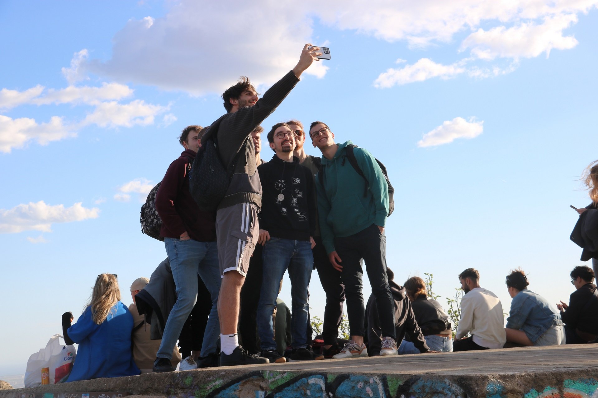 selfie en los bunquers del Carmel / ACN