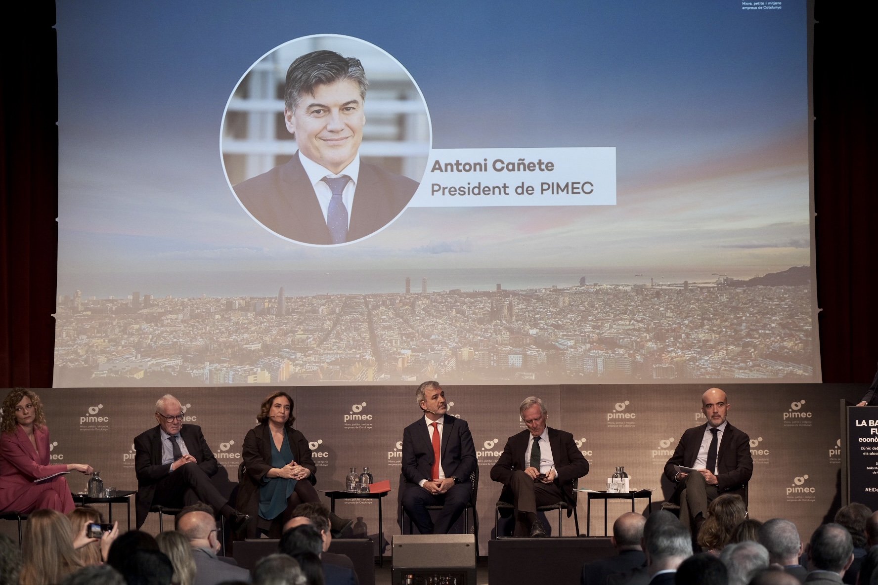 Turisme, aeroport i pactes centren el primer debat d’alcaldables de Barcelona