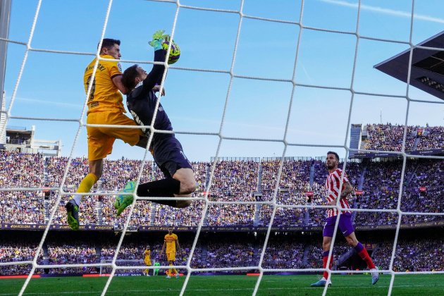 Robert Lewandowski Jan Oblak Barça Atlético de Madrid Camp Nou / Foto: EFE