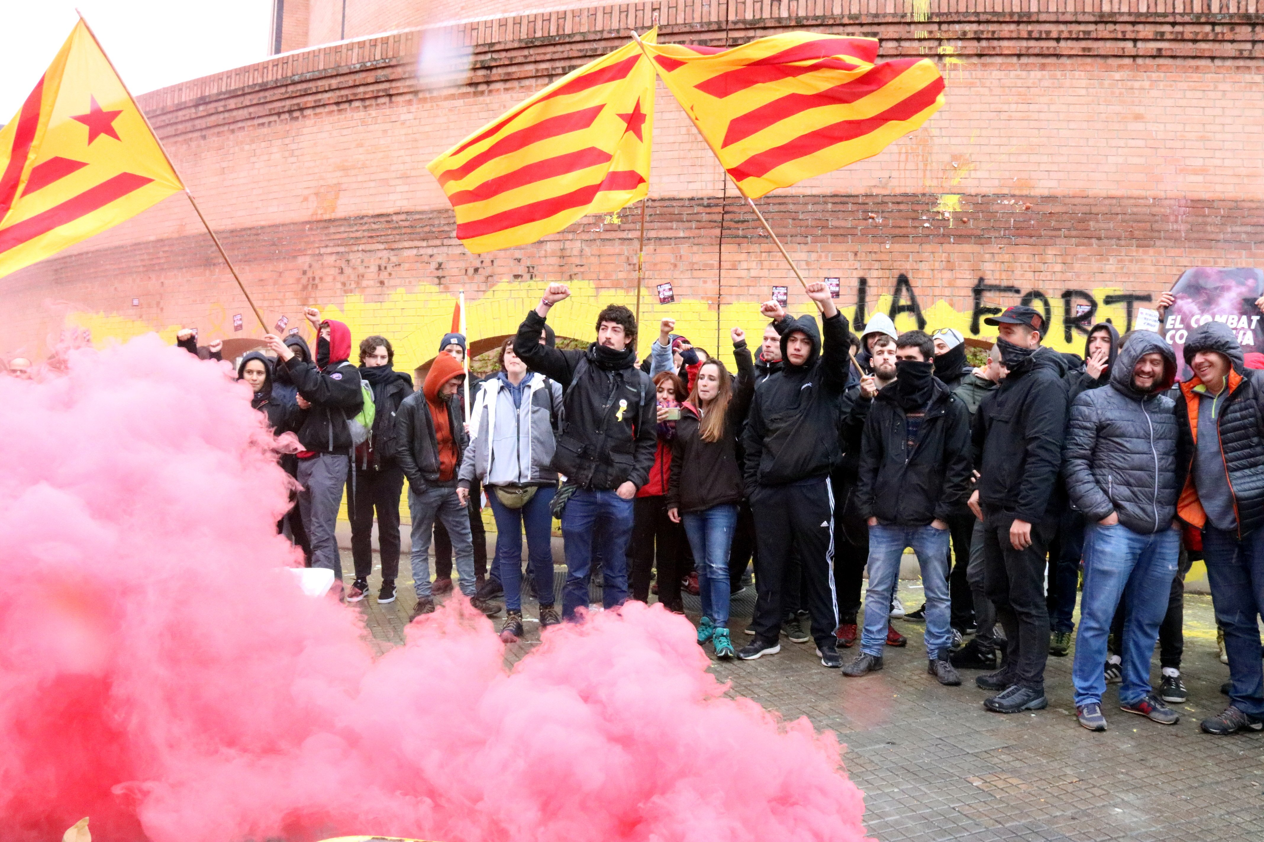 En libertad el detenido por las pintadas en la subdelegación del gobierno español en Girona