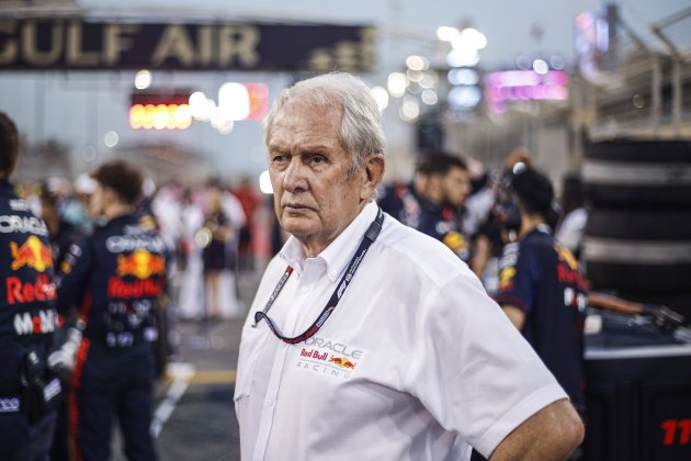 Helmut Marko con rostro serio en Bahrein / Foto: Europa Press