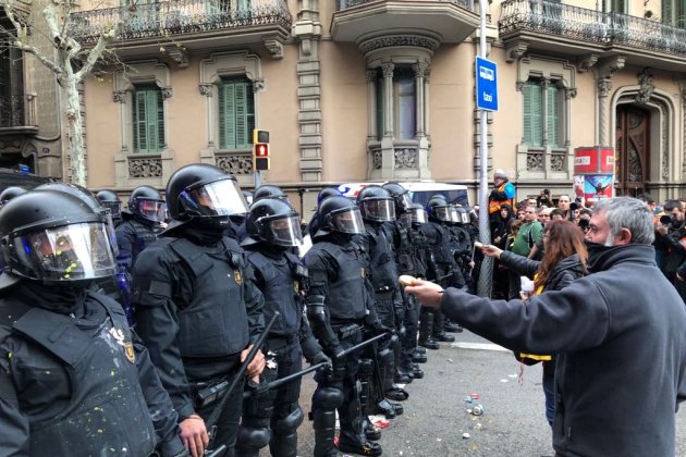 manifestants mossos delegacio govern nico tomas