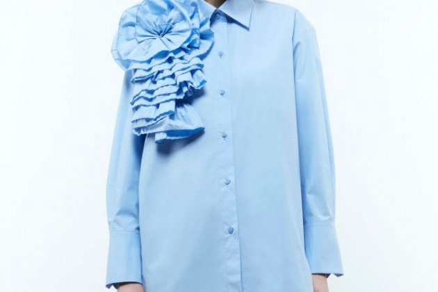 Camisa con flor Camisa con flor