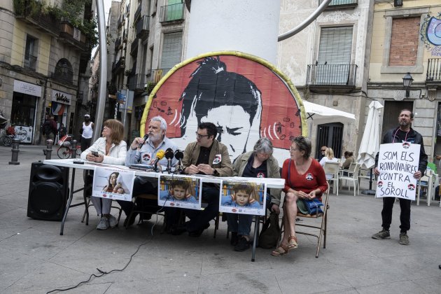 Proteste veïnal prou soroll plaça George Orwell / Foto: Carlos Baglietto