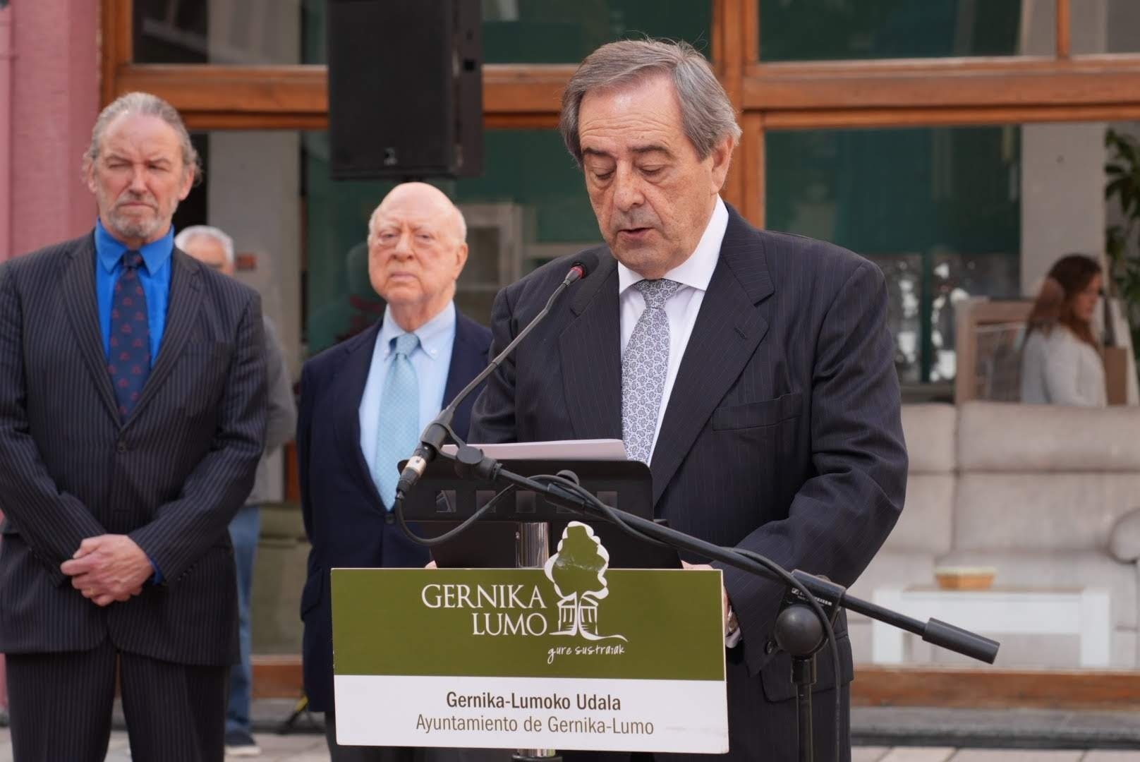 Gernika pressiona Pedro Sánchez: "Reconegui la responsabilitat franquista en el bombardeig"