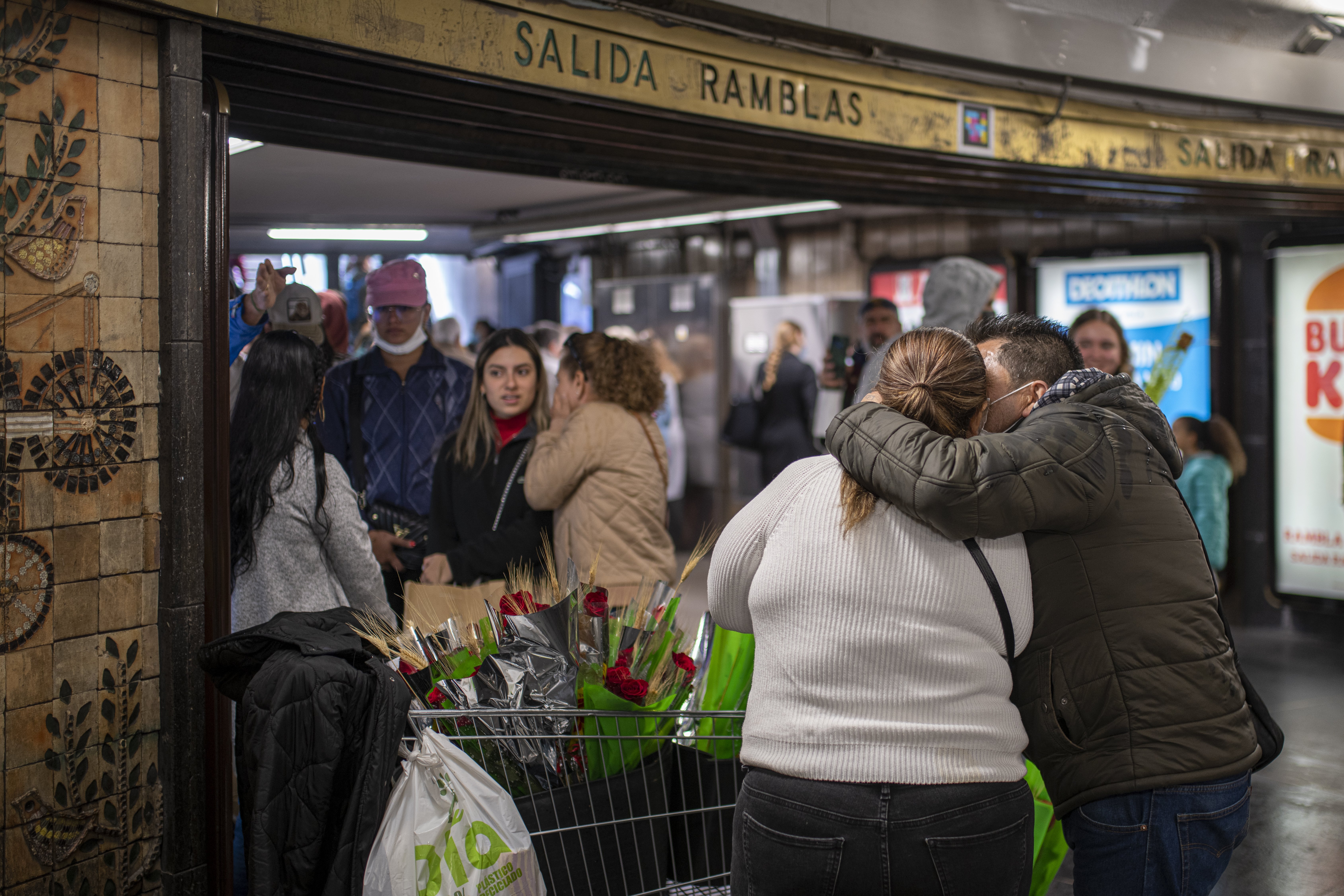 Morir d’èxit: el metro de Barcelona va batre el rècord de validacions en festiu per Sant Jordi