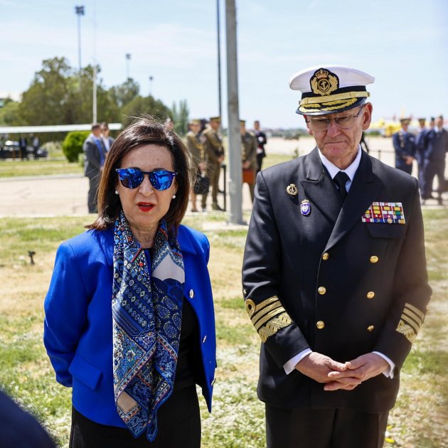 Margarita Robles y cabeza|cabo|jefe del Estado Mayor de la Defensa, Teodoro Esteban López Calderón EFE Margarita Robles y cabeza|cabo|jefe del Estado Mayor de la Defensa, Teodoro Esteban López Calderón EFE