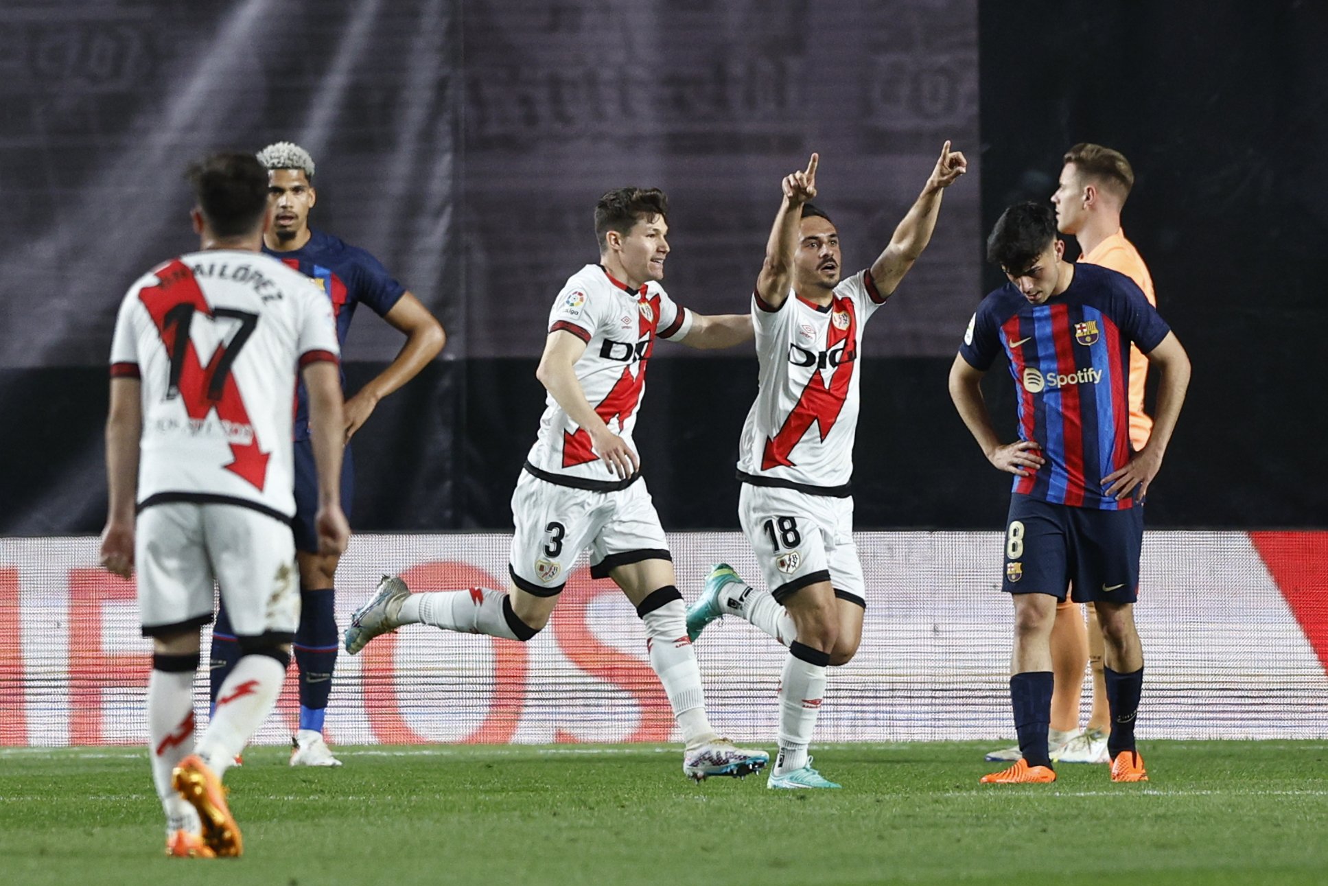 Un Barça insípido cae contra el Rayo Vallecano (2-1) y vuelve a desaprovechar un pinchazo del Real Madrid