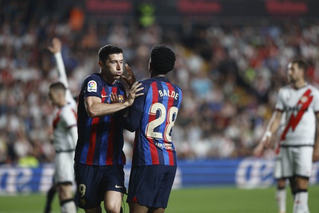 Lewandowski celebra gol anulado en Vallecas / Foto: EFE - Rodrigo Jimenez Lewandowski celebra gol anulado en Vallecas / Foto: EFE - Rodrigo Jimenez