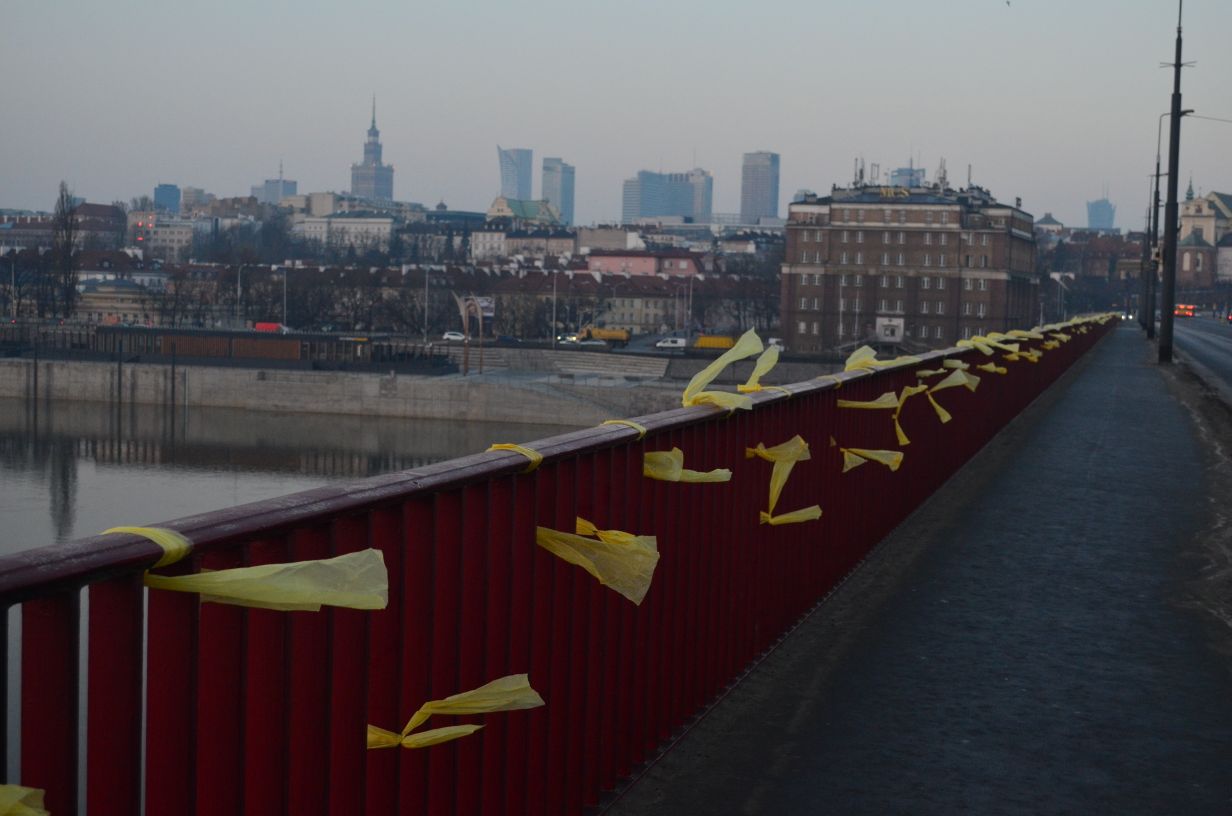 Varsovia se levanta con lazos amarillos por la liberación de los presos políticos