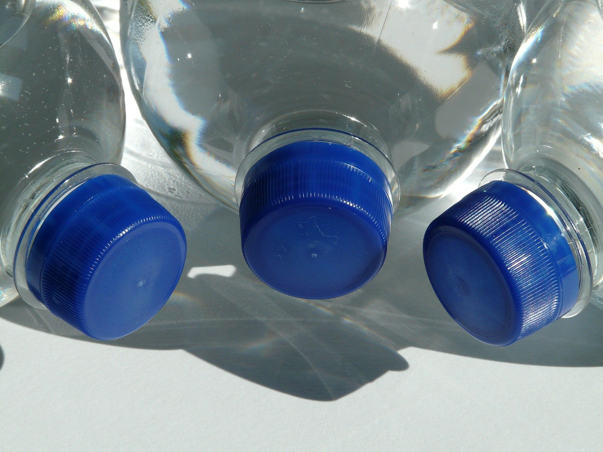 Los aeropuertos tendrán que vender botellas de agua a 1 euro