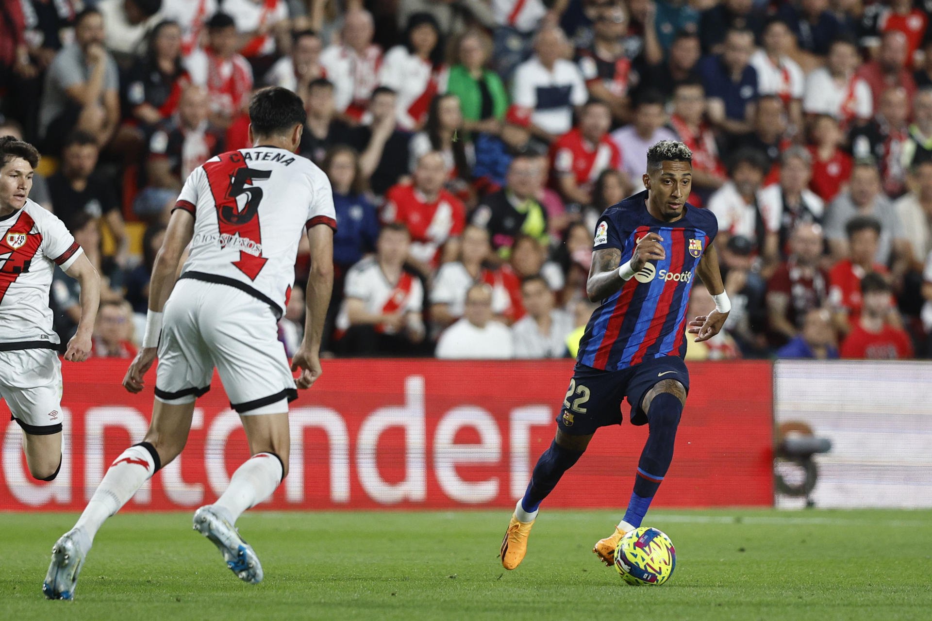 Raphinha rebutja l'oferta del Newcastle per sortir del Barça