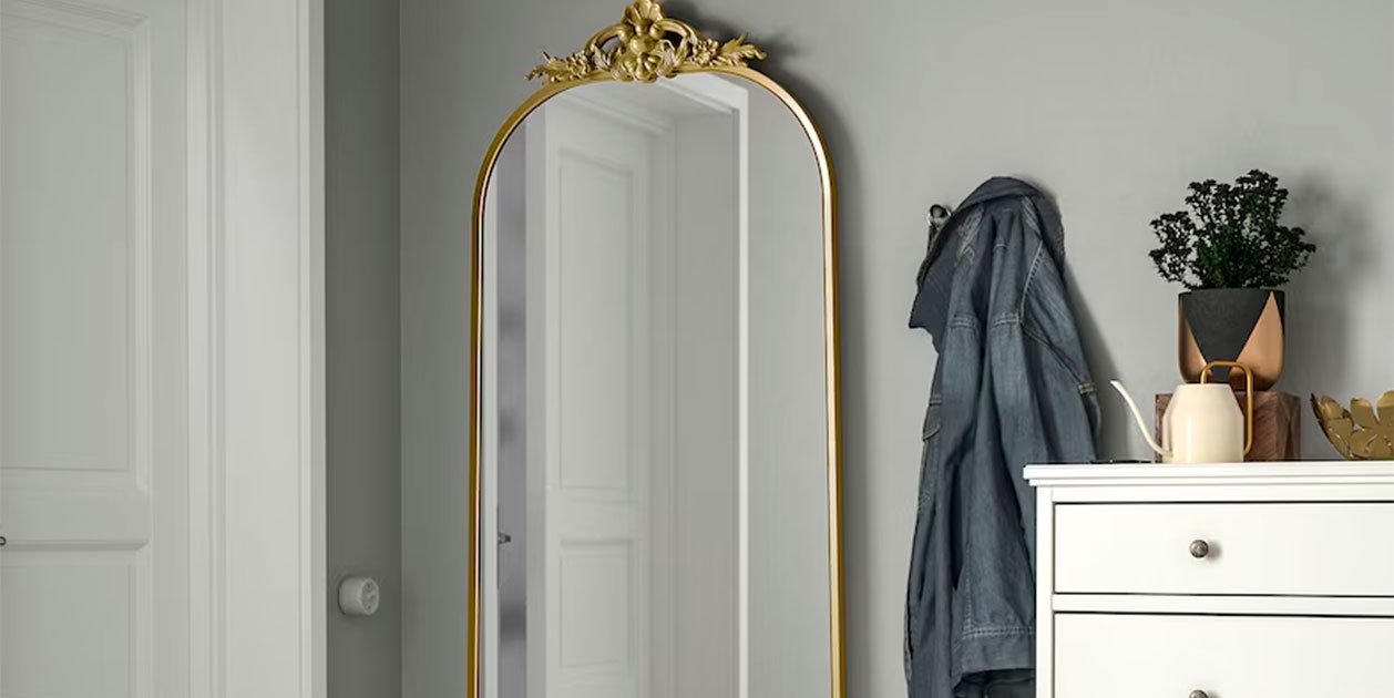 El mirall de conte de fades arriba a Ikea