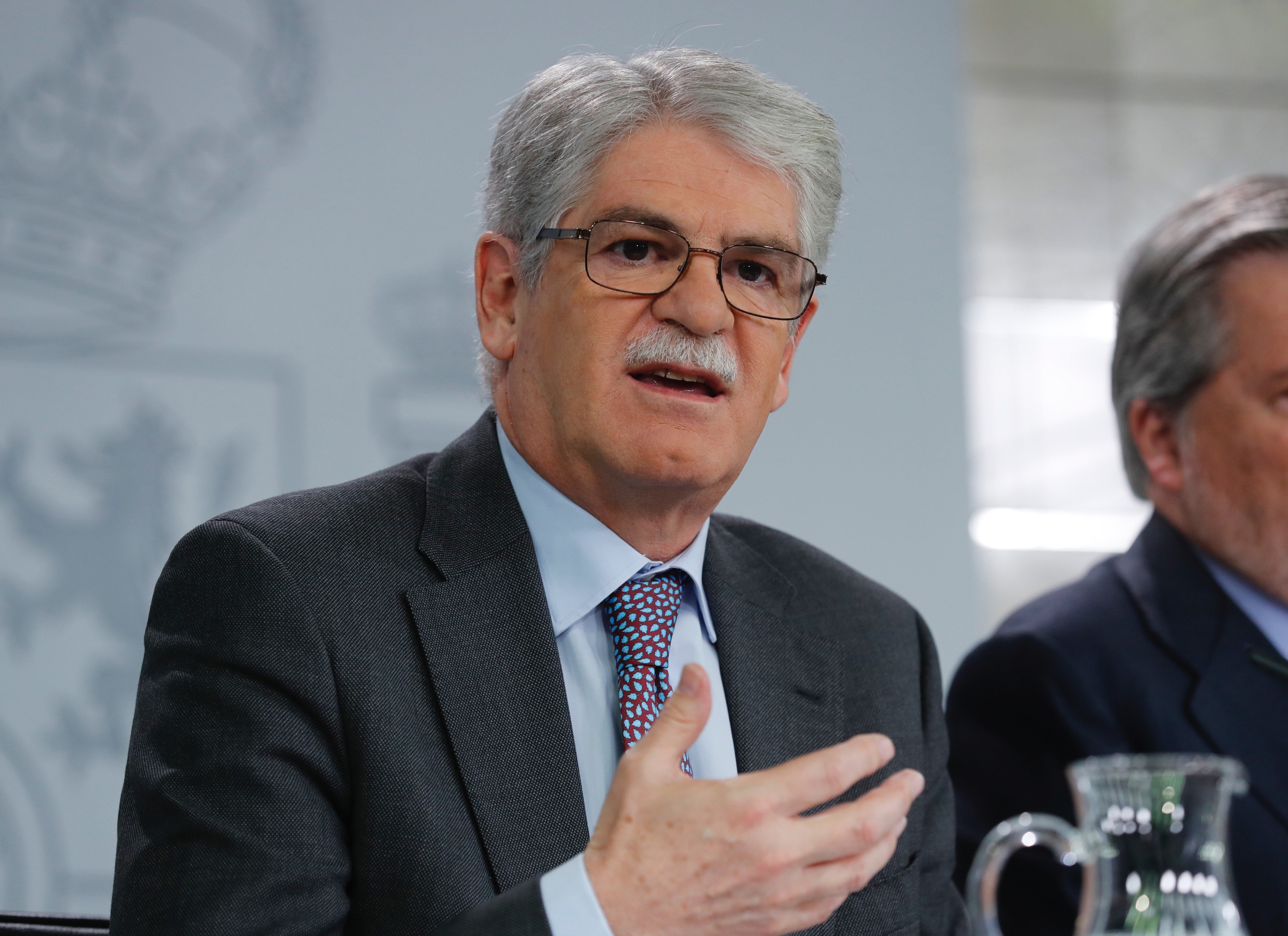 El Gobierno español ve como "práctica habitual" la destitución de cónsules