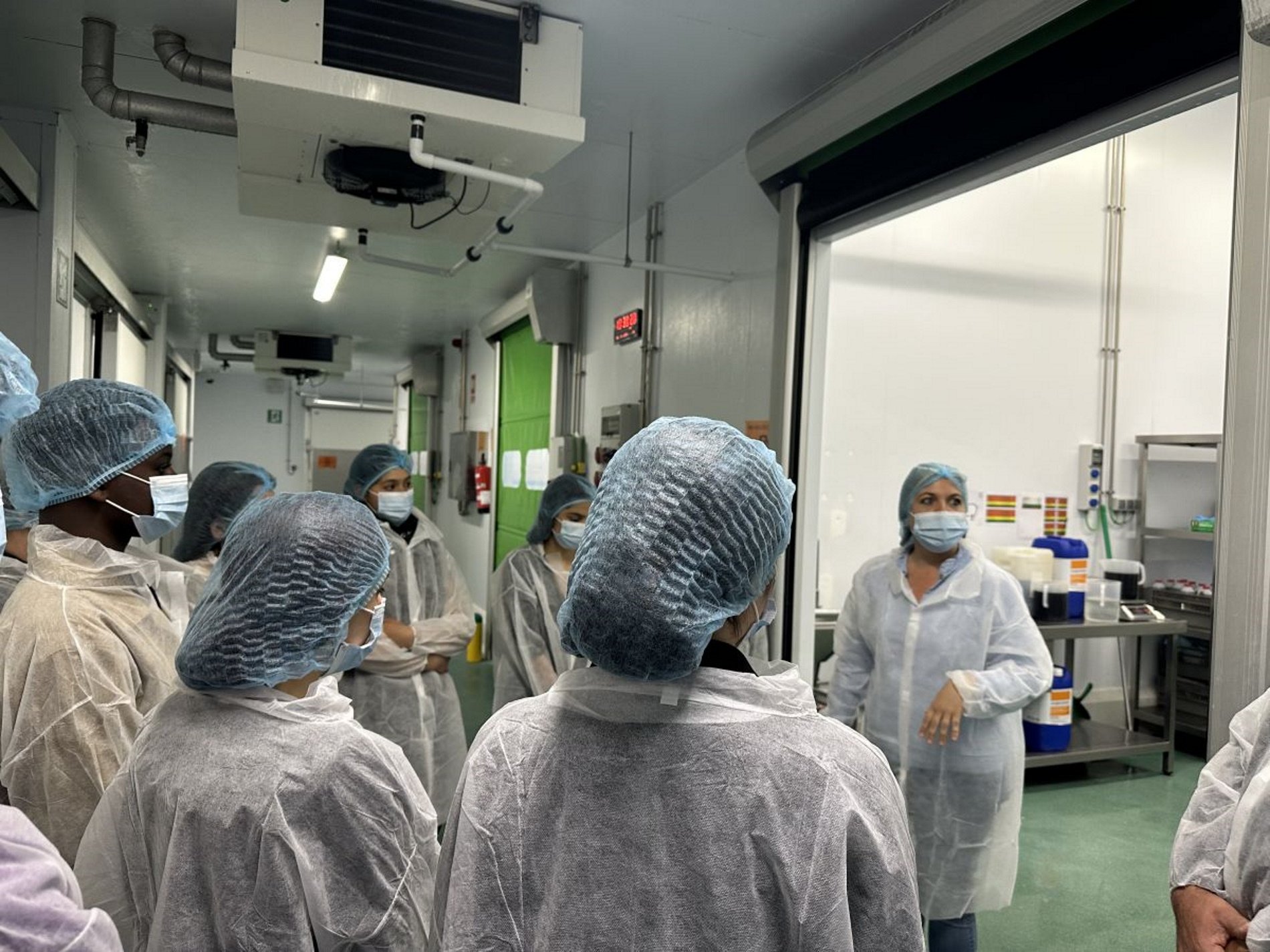 Grupo Gallo convida els estudiants de la marató 24h d'Innovació a la seva planta de Ta-Tung