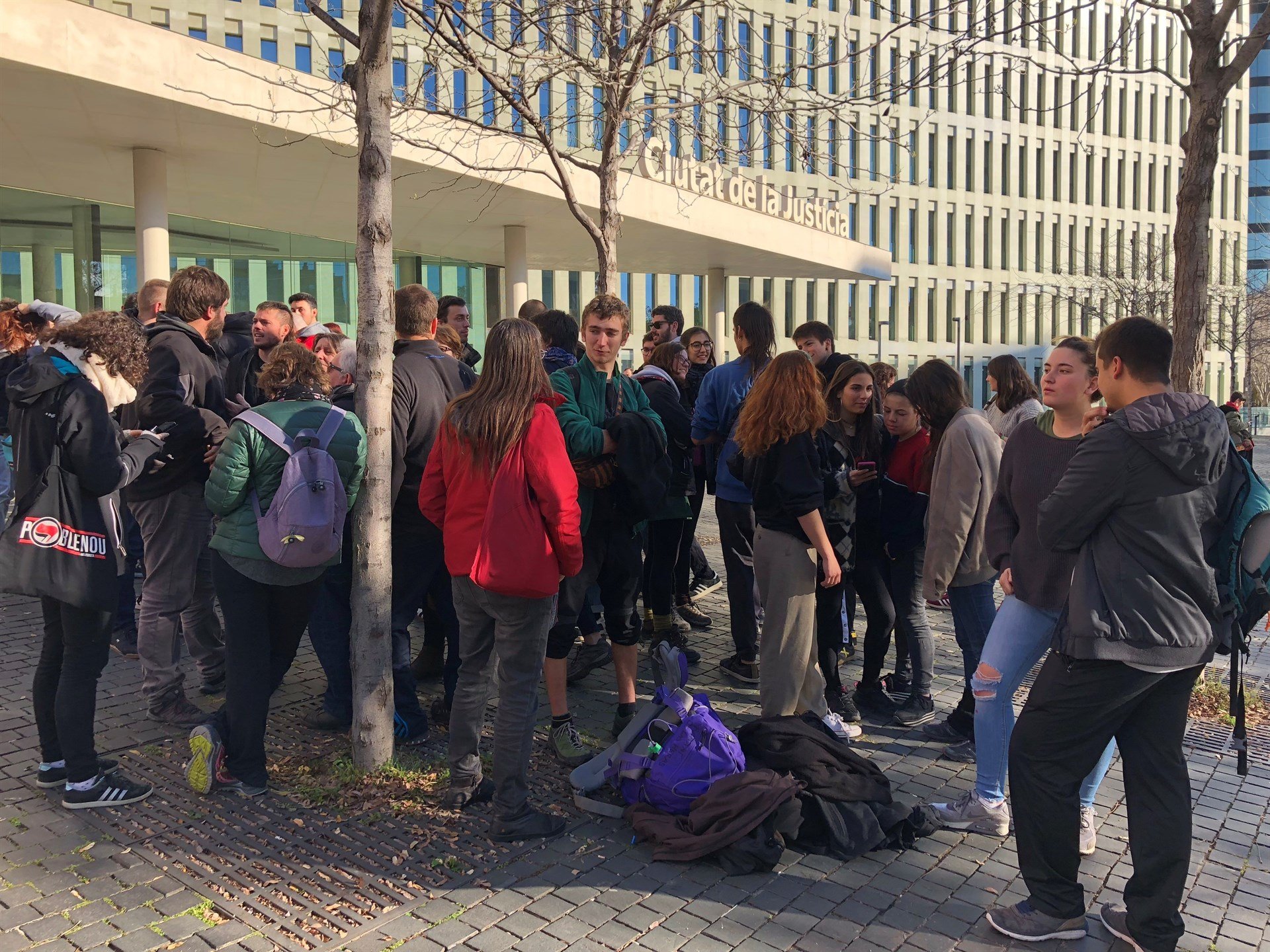 Cinc dels investigats per bloquejar l'AVE no es presenten a declarar