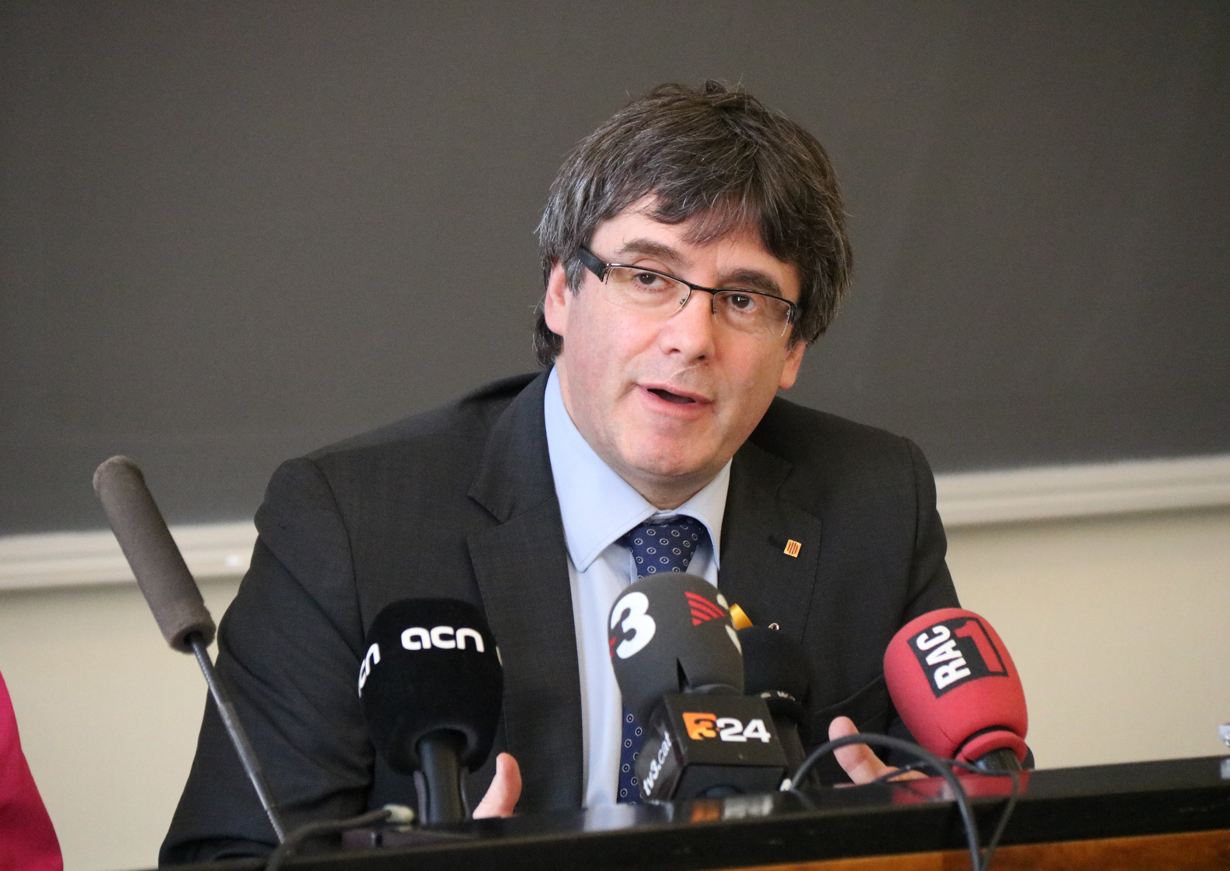 German judge in first Puigdemont hearing says extradition may be "inadmissible"
