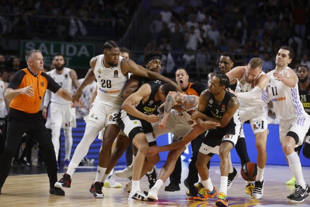 Real Madrid Partizán Euroliga pelea / Foto: EFE Real Madrid Partizán Euroliga pelea / Foto: EFE