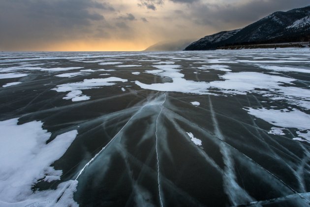 baikal congelat unsplash baikal congelat unsplash