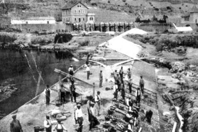 Obras de construcción del Canal de Urgell. Toma|Presa del Segre (finales siglo XIX). Fuente: Blog Cuál la hacemos Obras de construcción del Canal de Urgell. Toma|Presa del Segre (finales siglo XIX). Fuente: Blog Cuál la hacemos