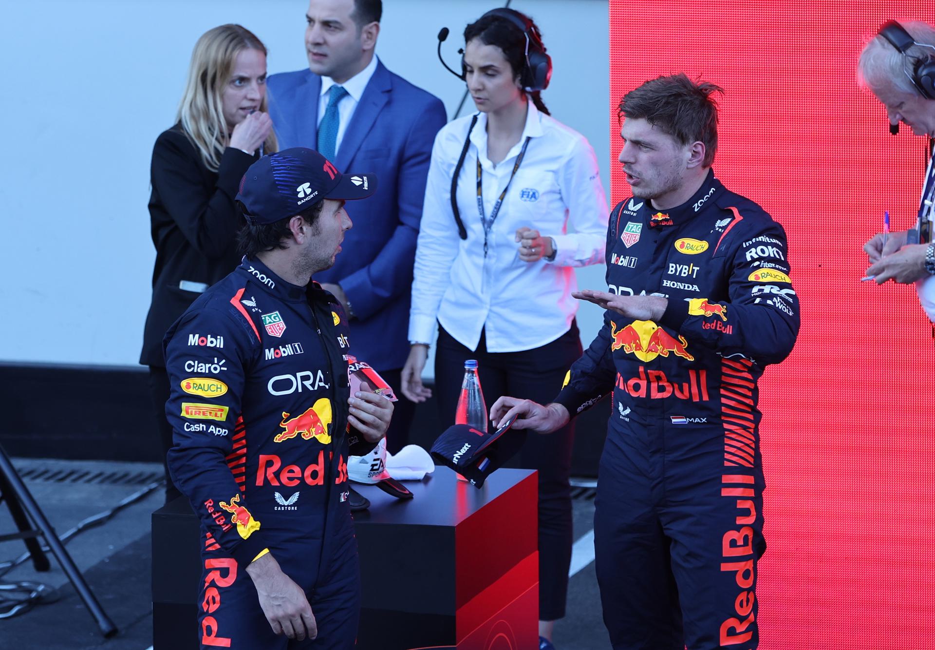 Polvorín en Red Bull, Max Verstappen, encarado con Checo Pérez y con Lewis Hamilton y Mercedes sobre la mesa