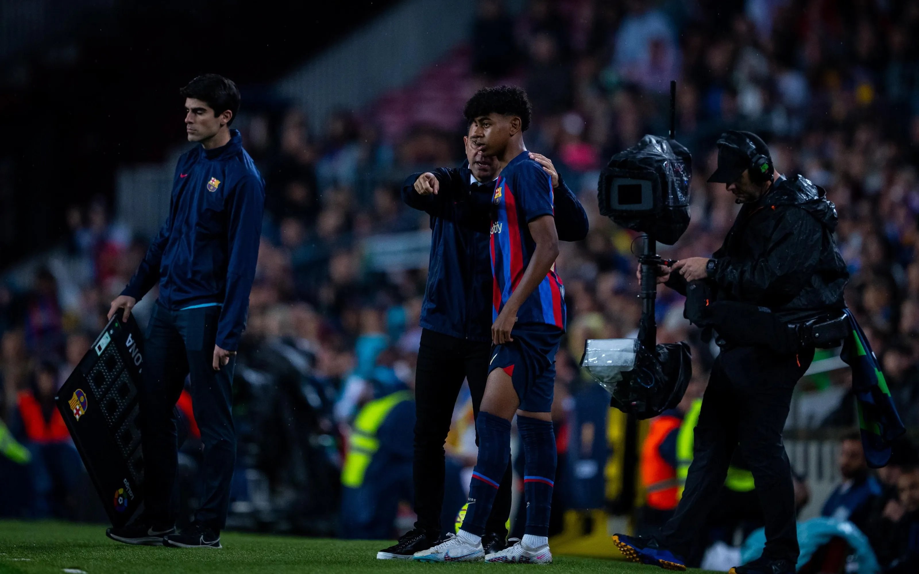Lamine Yamal frena su fuga del Barça con el anuncio de Xavi Hernández, estaba harto