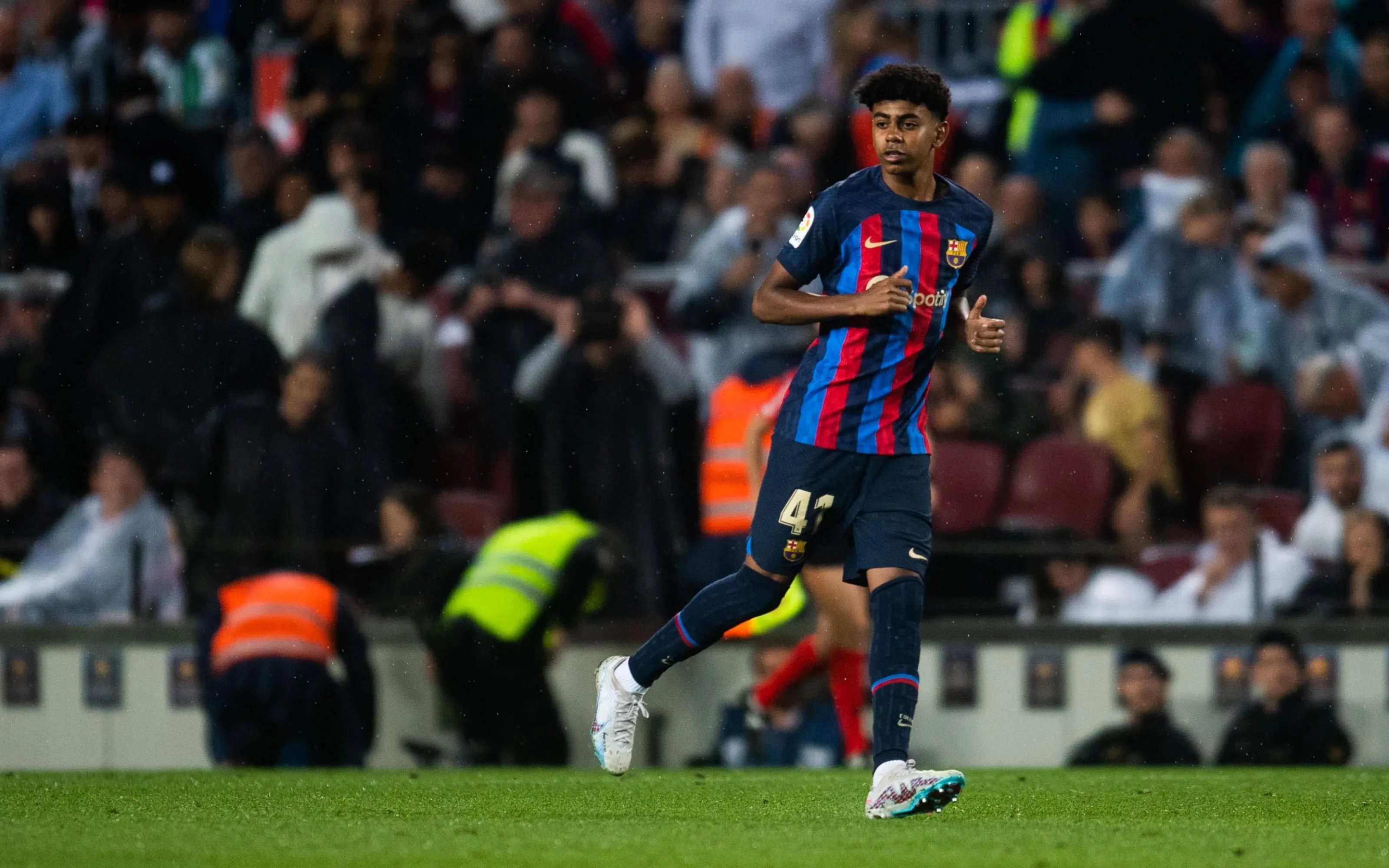 El debut de Lamine Yamal esconde una traición a Xavi Hernández