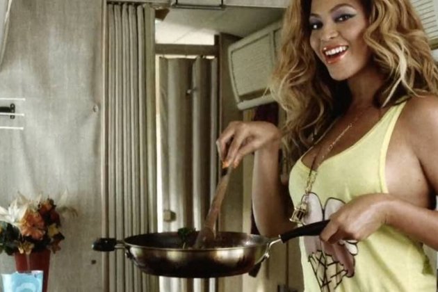 Beyoncé cocinando