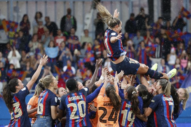 Barça femenino celebra Liga con Alexia / Foto: EFE - Toni Albir