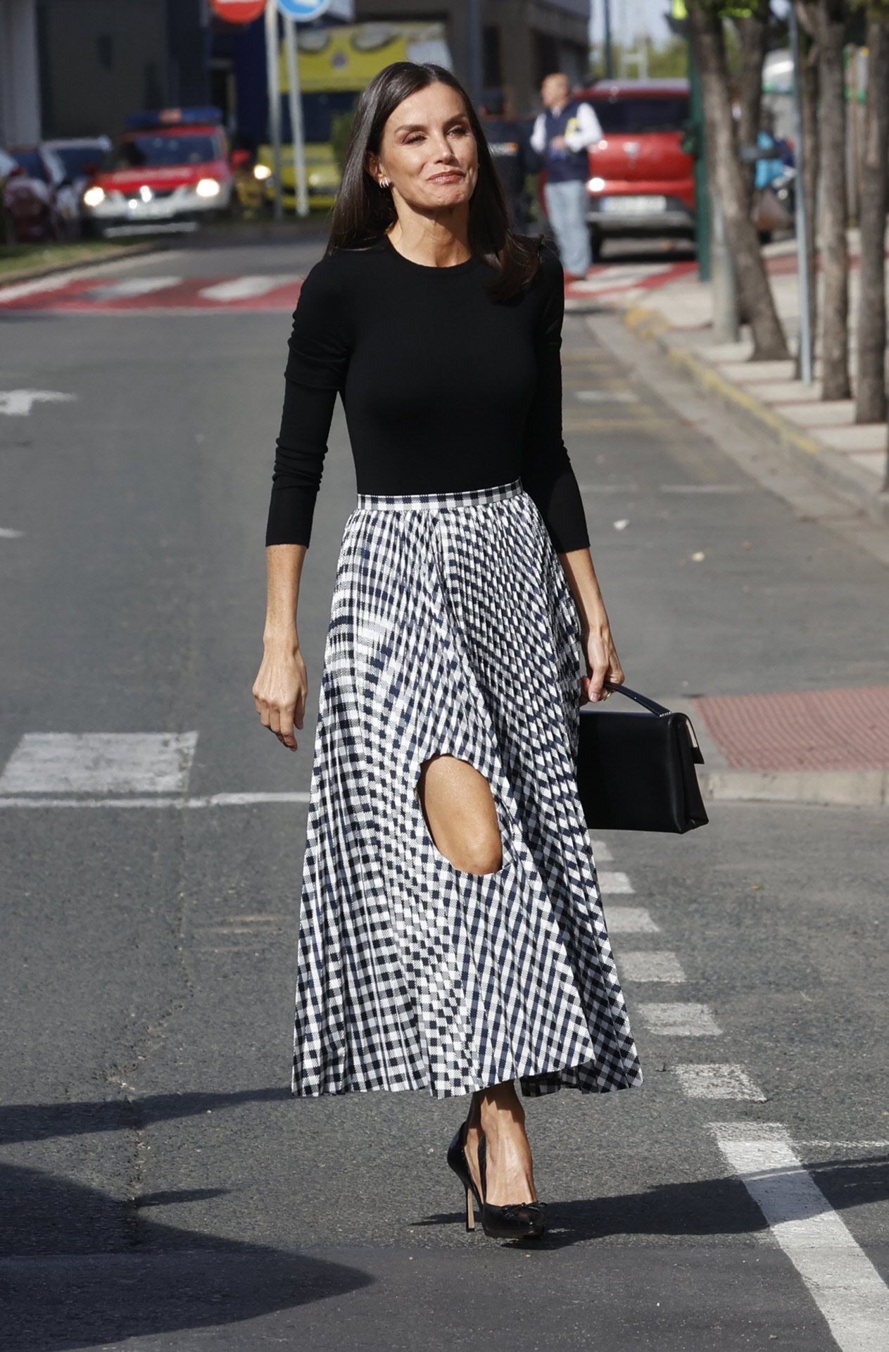 Letizia tapa els seus genolls Letizia tapa els seus genolls