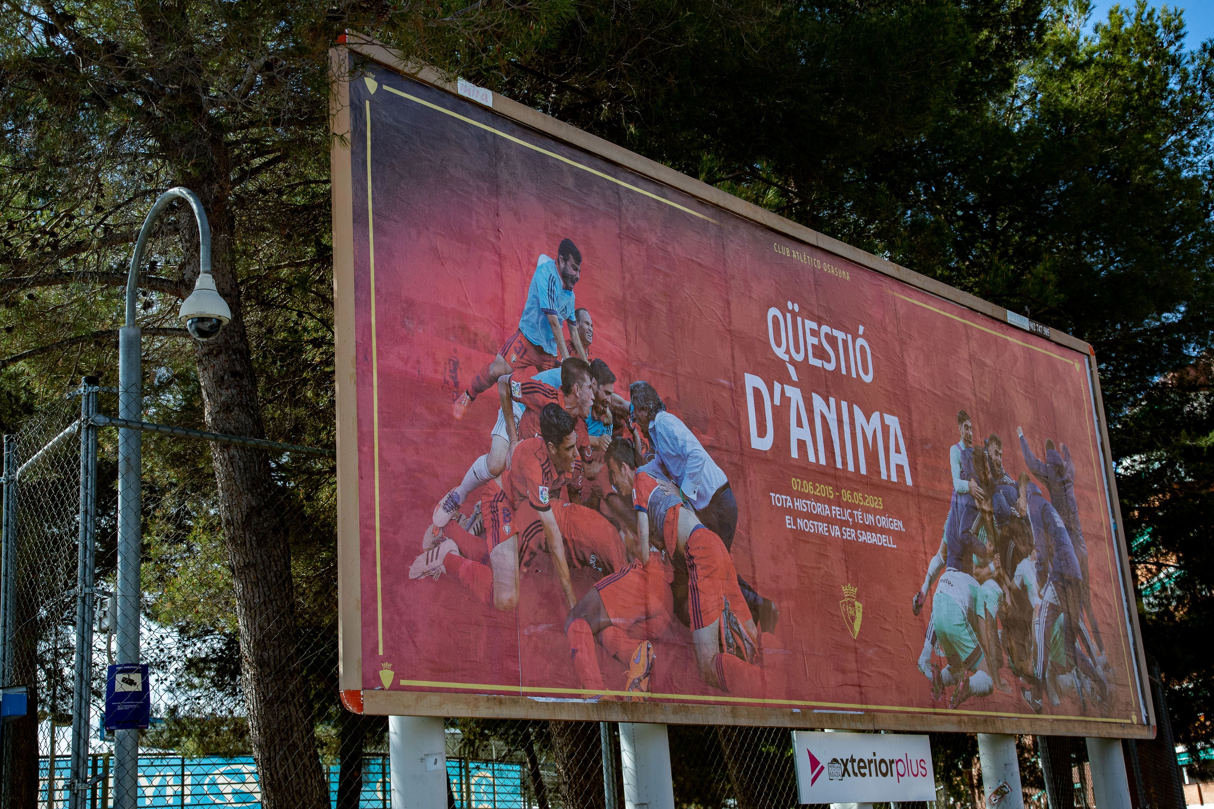 ¿Por qué hay carteles del Osasuna en Sabadell?: historia de un milagro con alma que salvó al club