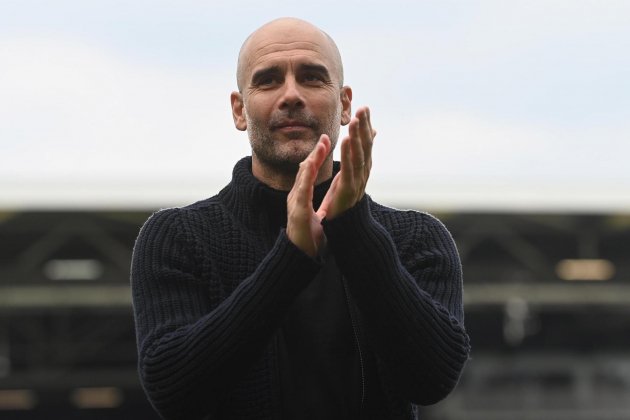 Pep Guardiola riendo aplaudiendo / Foto: EFE