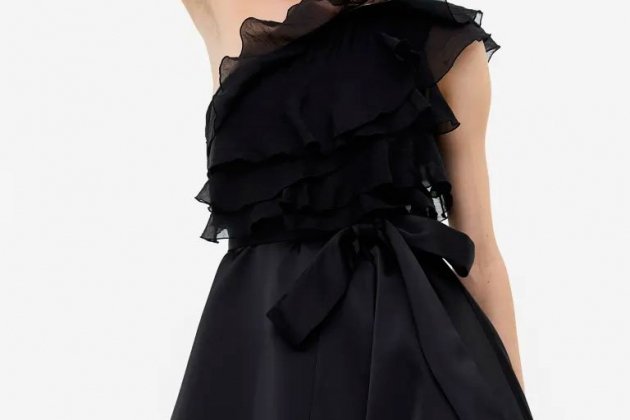 Vestido de un hombro con volantes1 Vestido de un hombro con volantes1