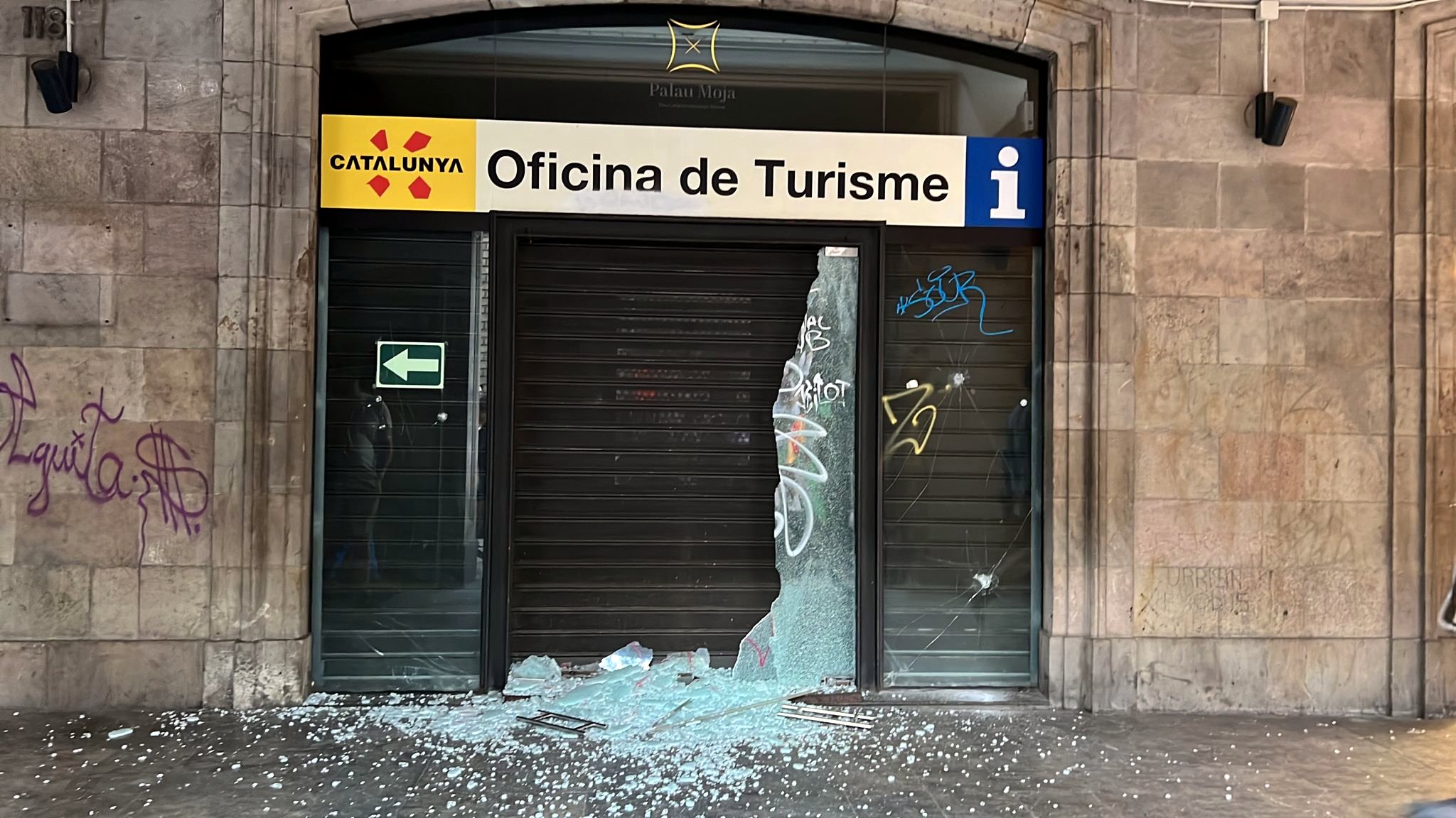 Cristales rotos en la manifestación alternativa del Primero de Mayo en Barcelona